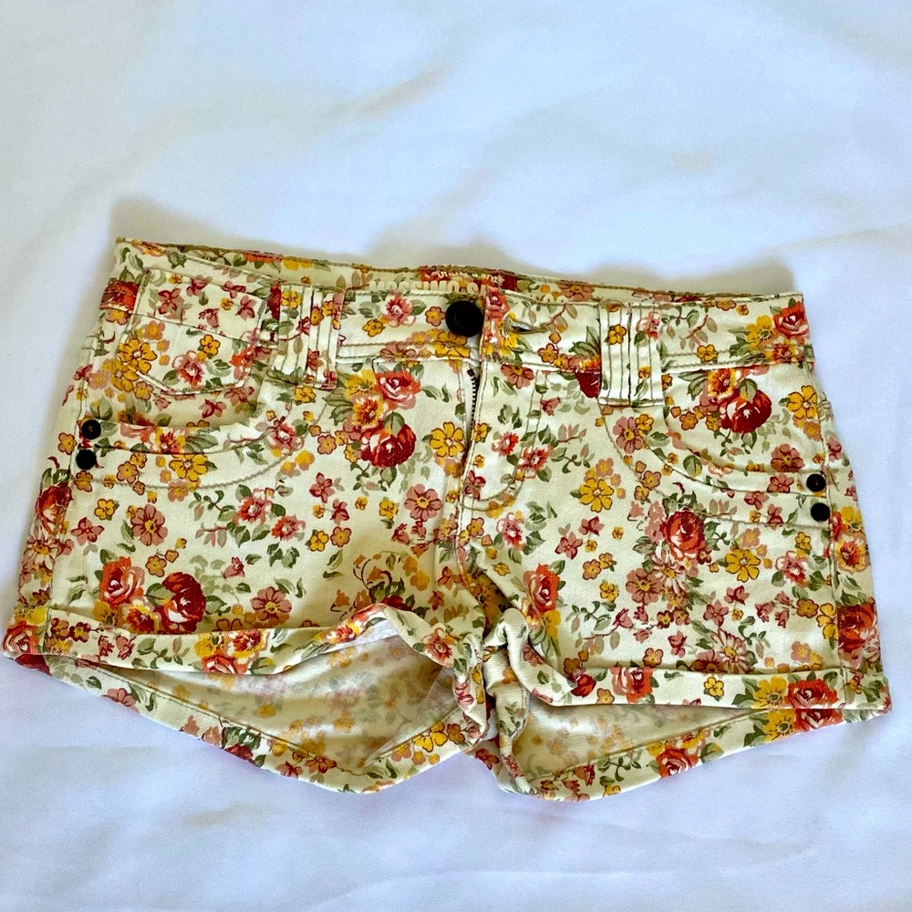 Mossimo Supply Co. Floral Shorts Size 5 (Juniors) Western Cowboy Cottagecore